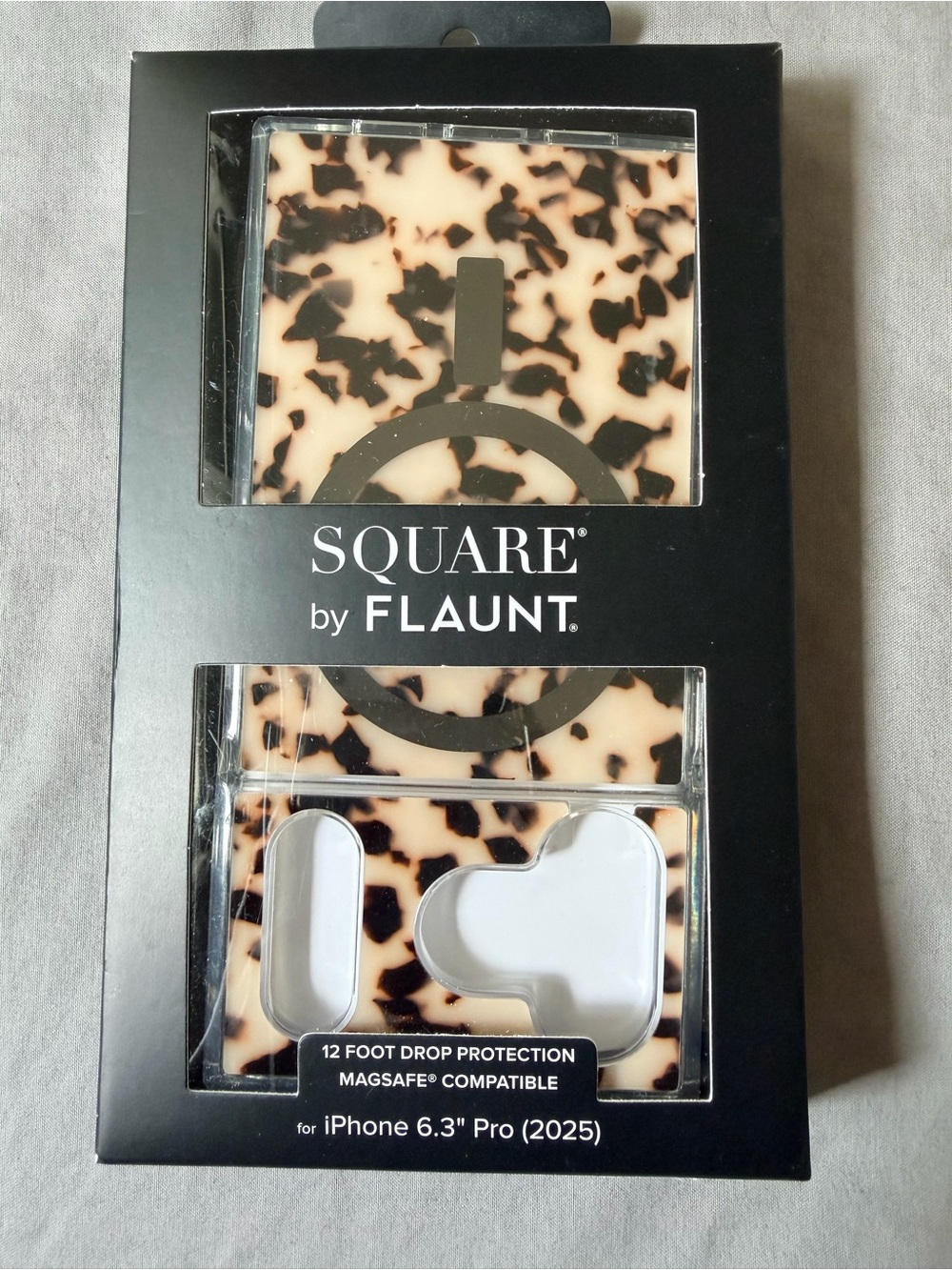 Square by Tortoiseshell iPhone 6.3" Pro (2025) Case - Cream & Black